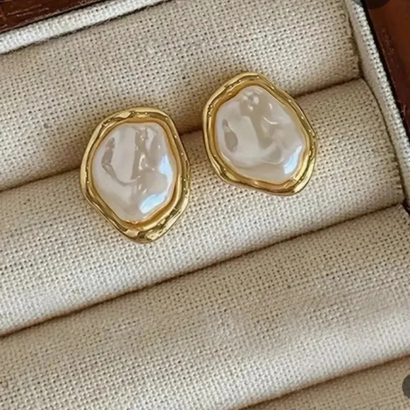 Gold tone and faux Pearl stud earrings NWTs - Picture 2 of 4